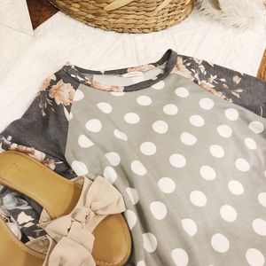 •Floral & Grey Top•